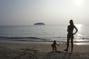 Jocuri cu copiii pe plajă, sau cum să nu mori de plictiseală pe mare